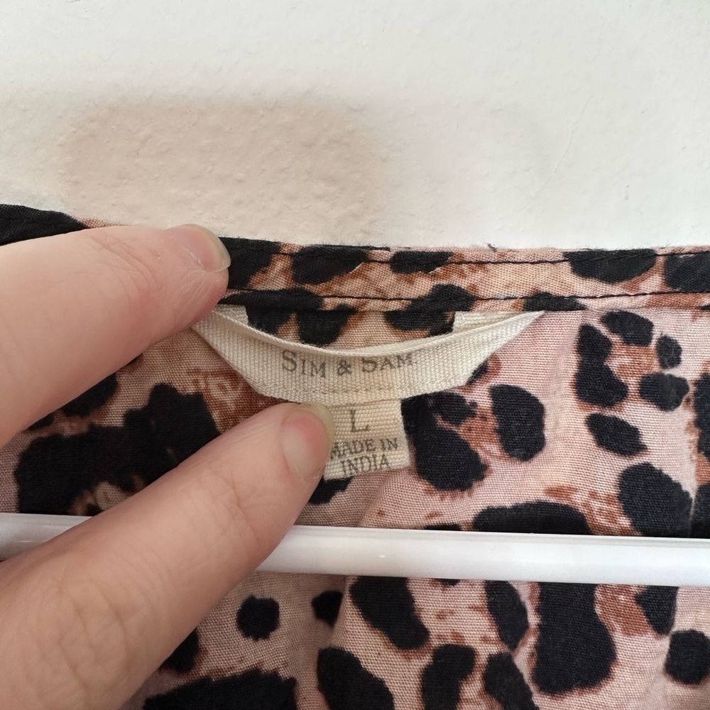 Chic Leopard Print Blouse for Women - Picture 2 of 4